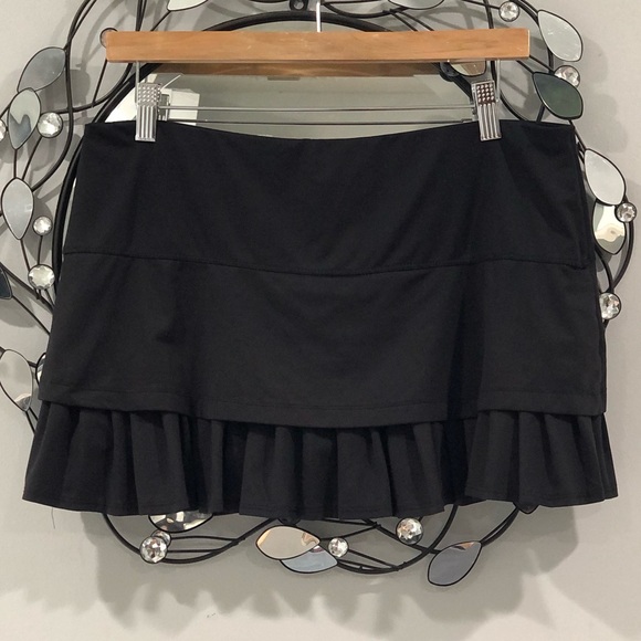 Soft Pleated Hem Black Tennis Skirt / Skort - Picture 2 of 8